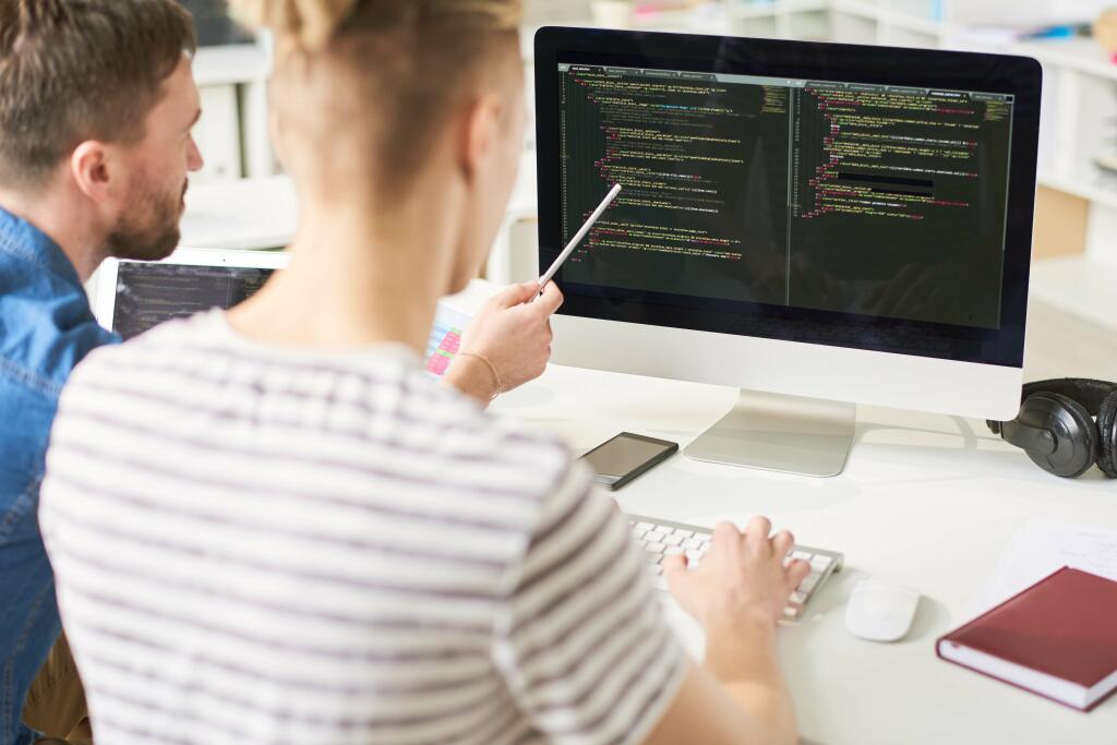 Angular vs React: Choosing the Best Framework for App Development