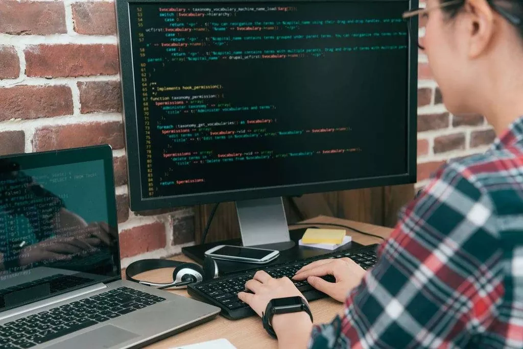Software development outsourcing companies: Best way to optimize your business