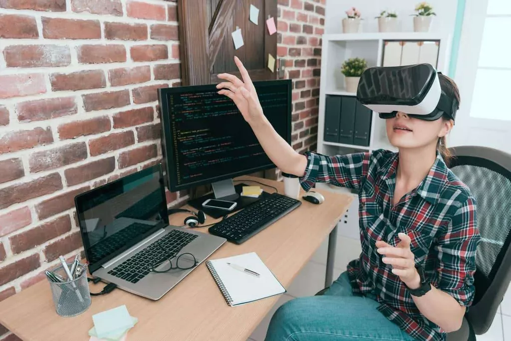 5 Most Popular Coding Languages in VR Programming
