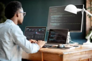 Angular vs React: Choosing the Best Framework for App Development