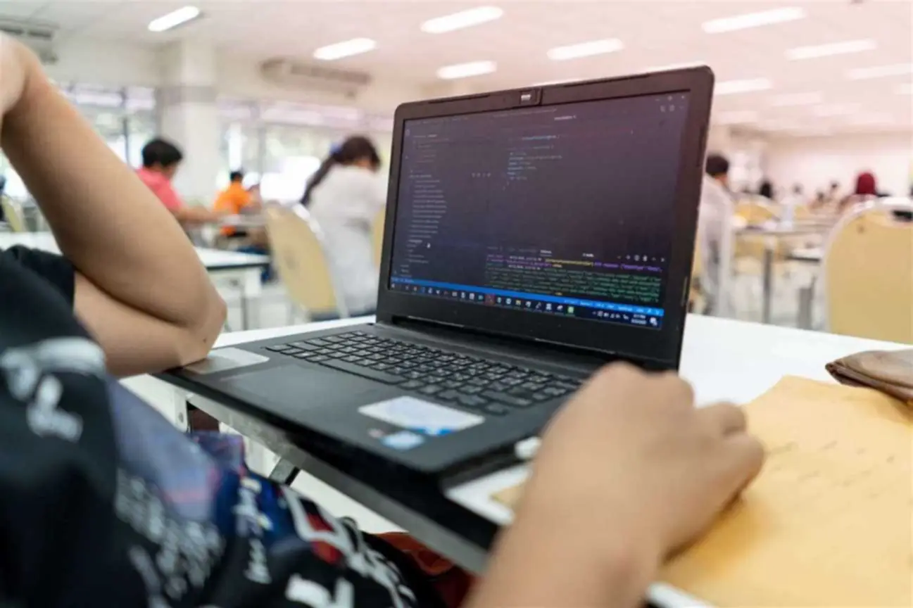 What is Xamarin and how is it useful for mobile development?