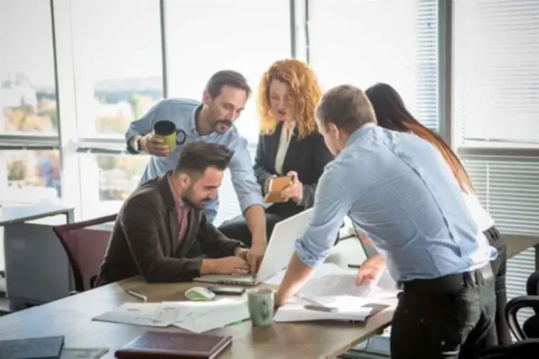 Scrum Development Team: roles, responsibilities, and processes in one guide