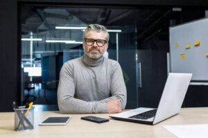 Unraveling the Difference between Middle and Senior Software Developers