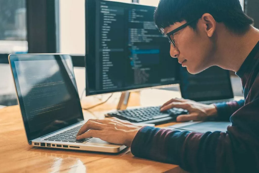 What Is the Difference Between a Middle and Senior Software Developer?